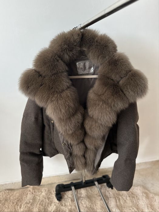 Пуховик з натуральним хутром фінського песця