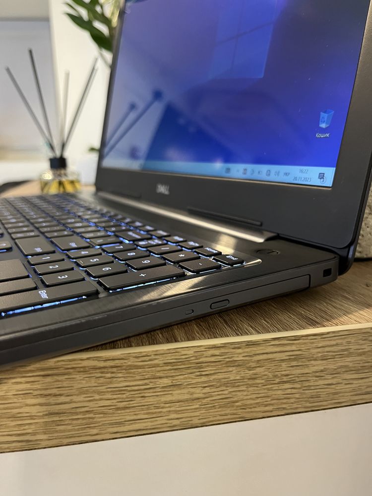 Ноутбук Dell Inspiron 15.6'' 5570 i3/12/1 TB HDD