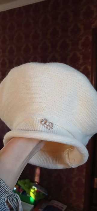 Тепла шапка-берет для дівчинки-підлітка