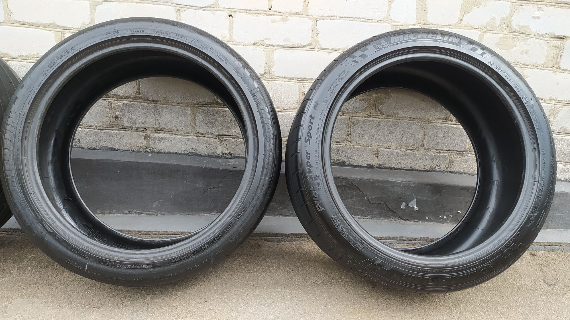 Шини 255/40 R20  4шт.