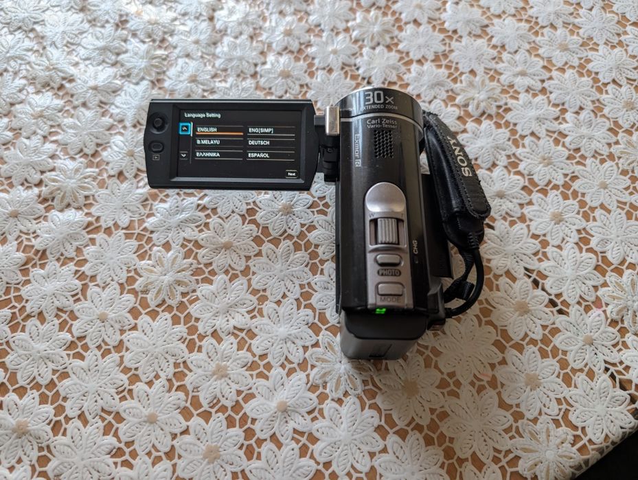 Продам відеокамеру Sony hdr-cx190e