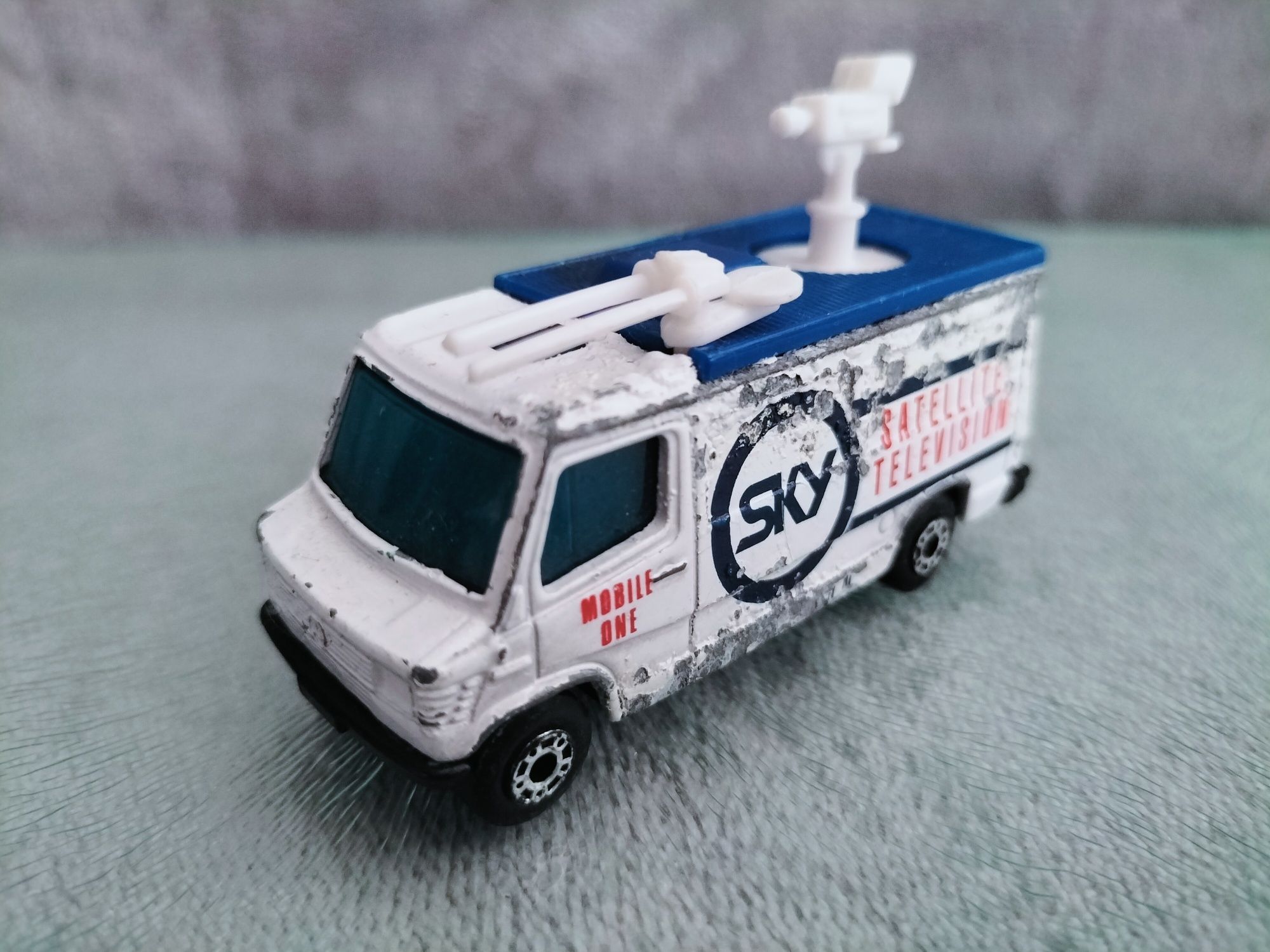 TV News Truck Mercedes Sky Television skala 1:73  Matchbox