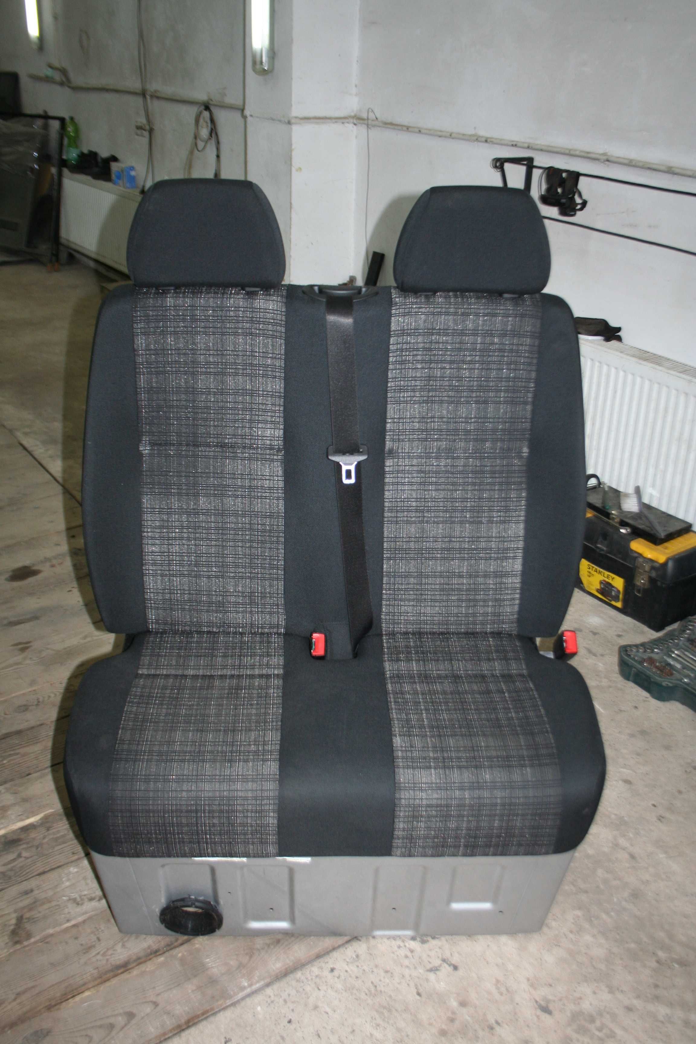 Оригінал подвійне пасажирське сидіння з тумбою Спринтер 907/910