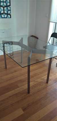 Mesa de vidro 90x140 com pés em aço inox