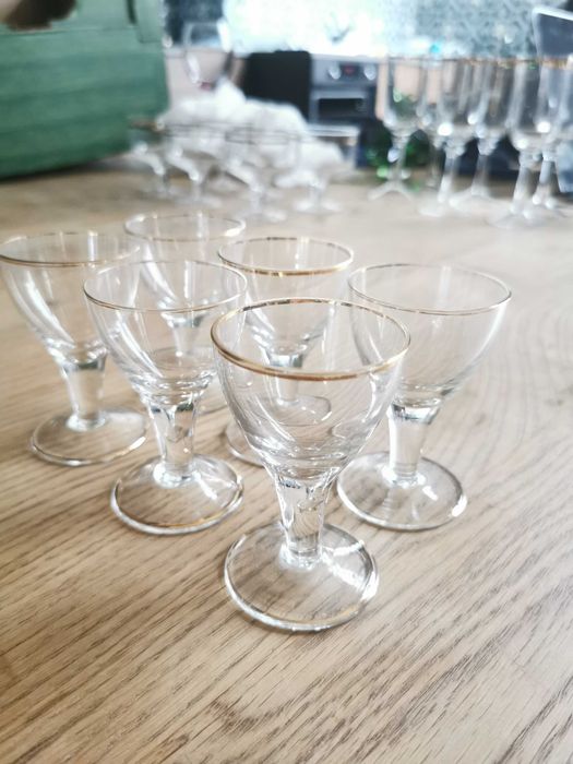 Kieliszki ze złotym rantem PRL 6 szt