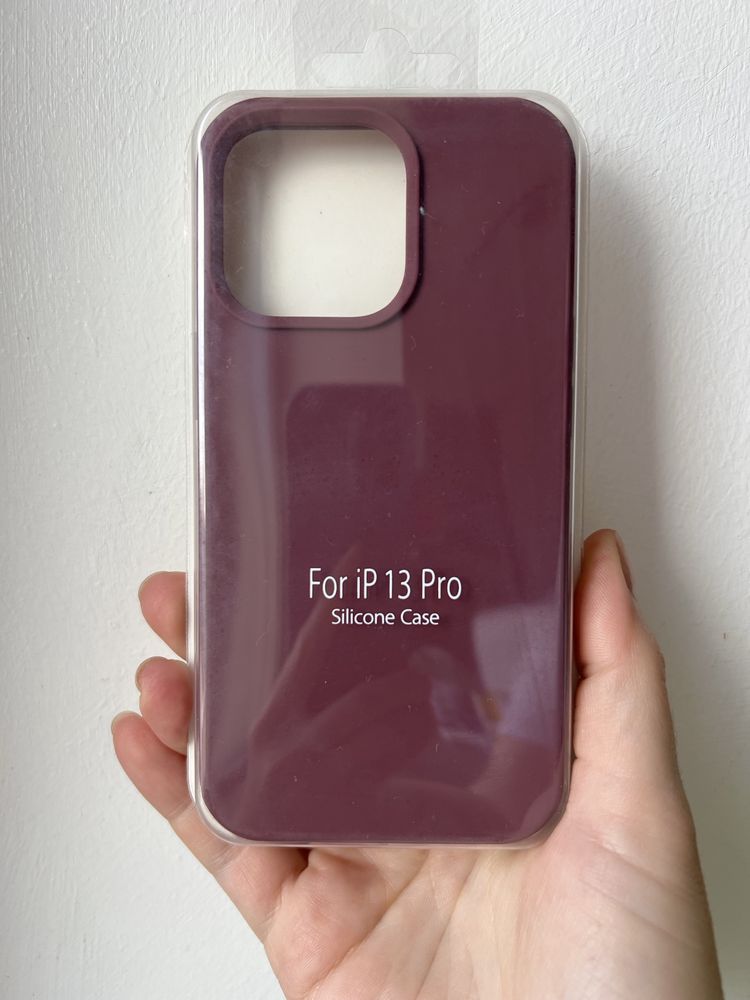 Чехол на iPhone 13 Pro.