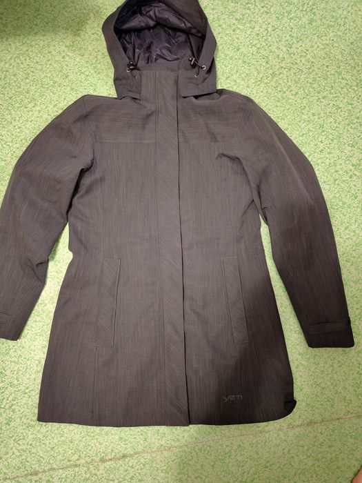 Продам фирменную куртку- ветровку