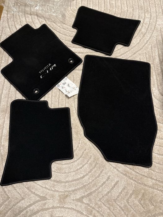 Toyota CH-R oryginalne dywaniki welurowe