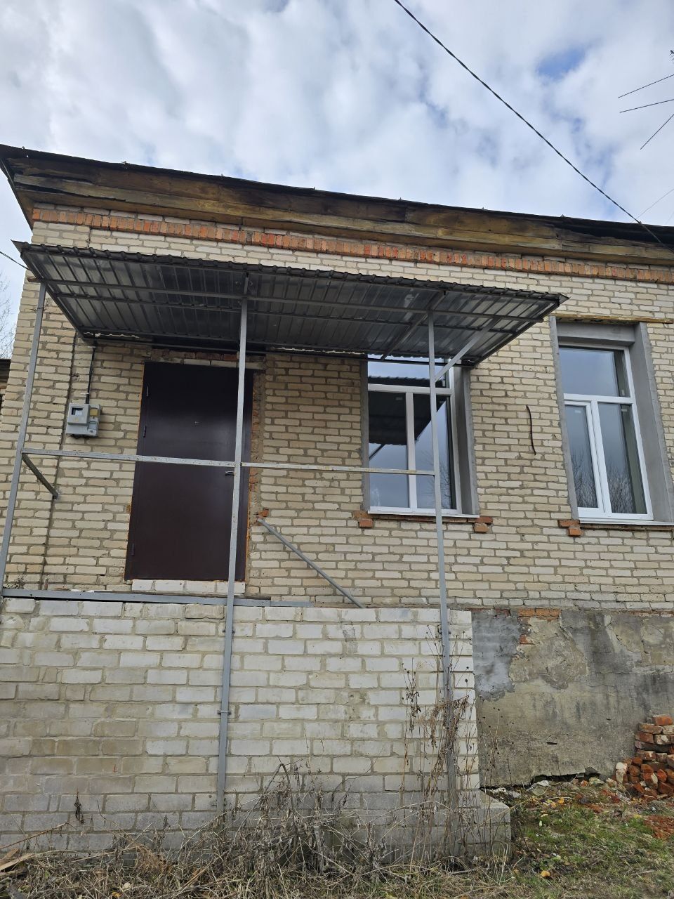 Вперше у продажу будинок на березі ставка у Дергачах