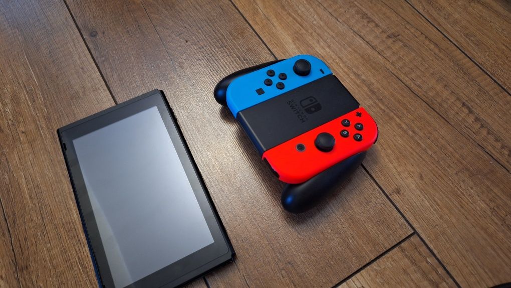 Konsola NINTENDO Switch w zestawie