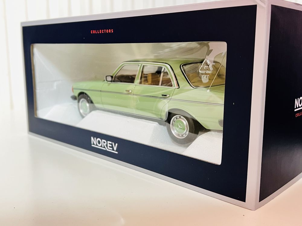 Mercedes-Benz 200 W123 „beczka” full open zielony Norev 1/18