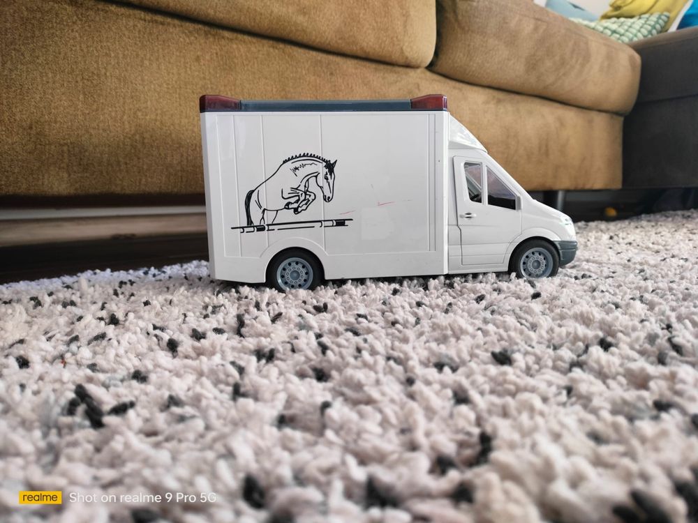 Auto zabawkowe, grajace i swiecące