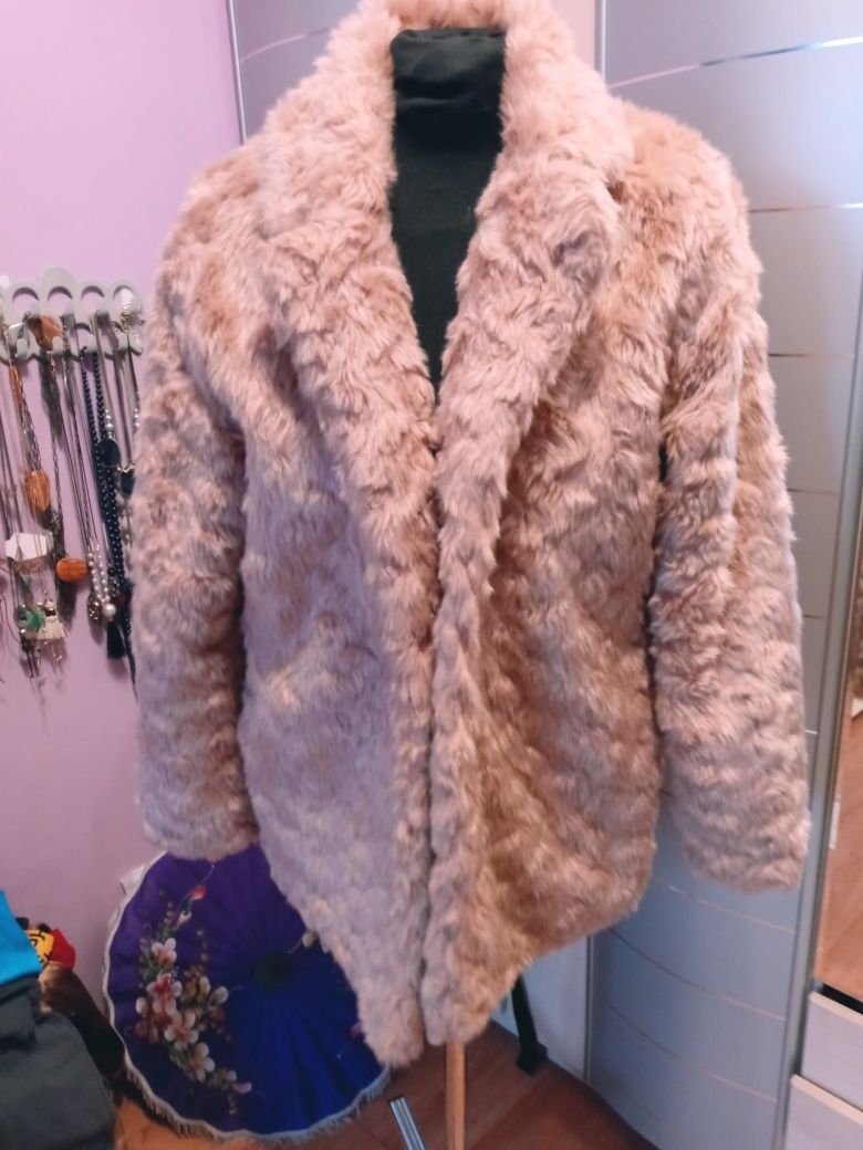 Futro sztuczne roz karbowany wzor 38 primark