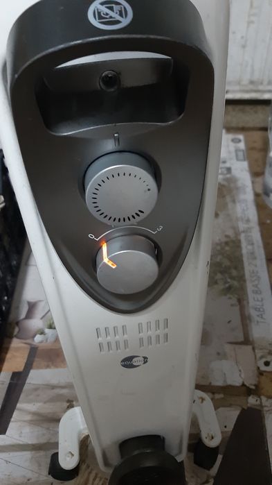 Aquecedor a óleo a funcionar como novo e em bom estado