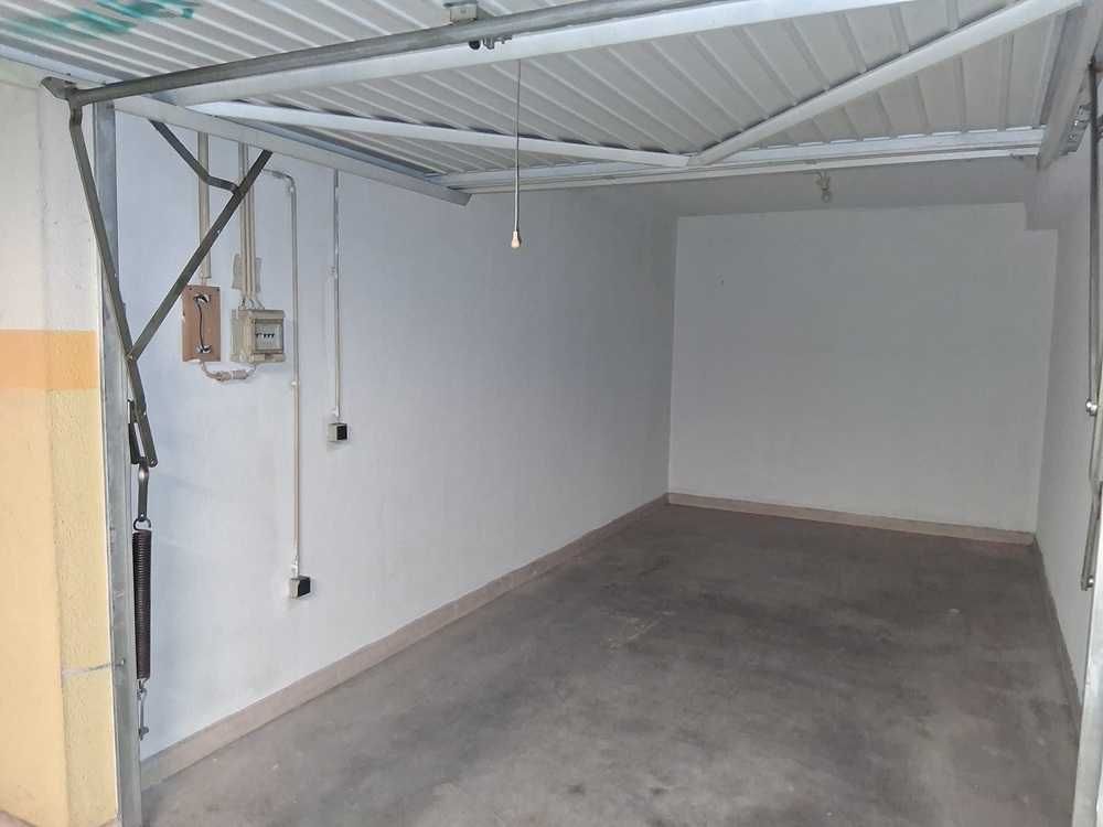 Garagens no centro do Montijo