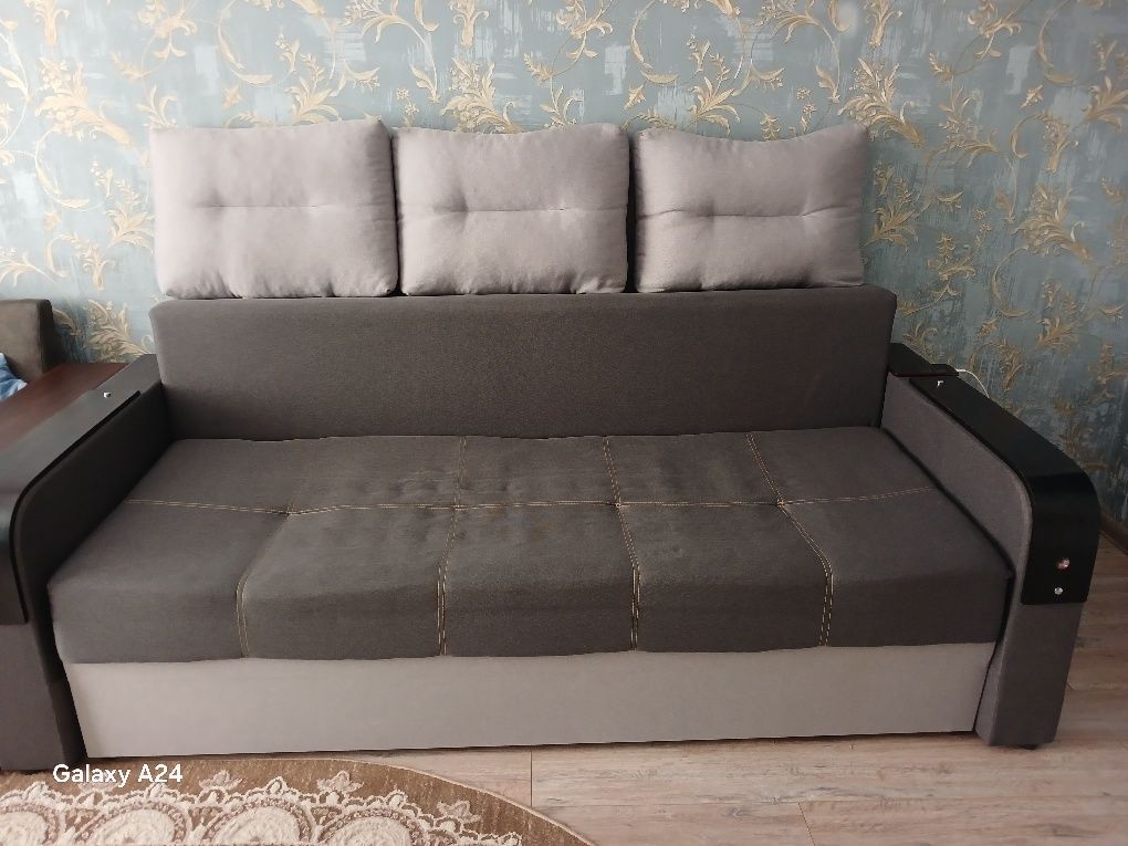 Продам спальний диван