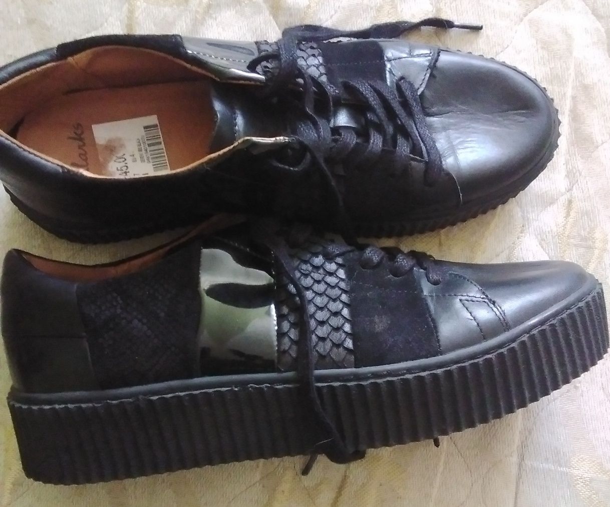 Жіночі шкіряні мокасини Clarks.
