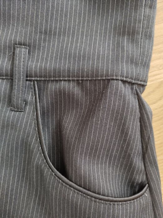 Ołówkowa spódnica na szelkach Orsay