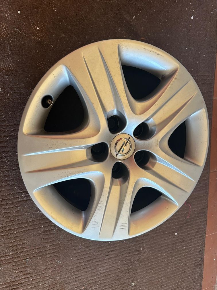 Jantes de ferro com tampão [Opel]