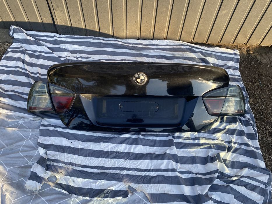 Lampy SMOKE LED BMW E90 + kalapa bagażnika prelci z lotką