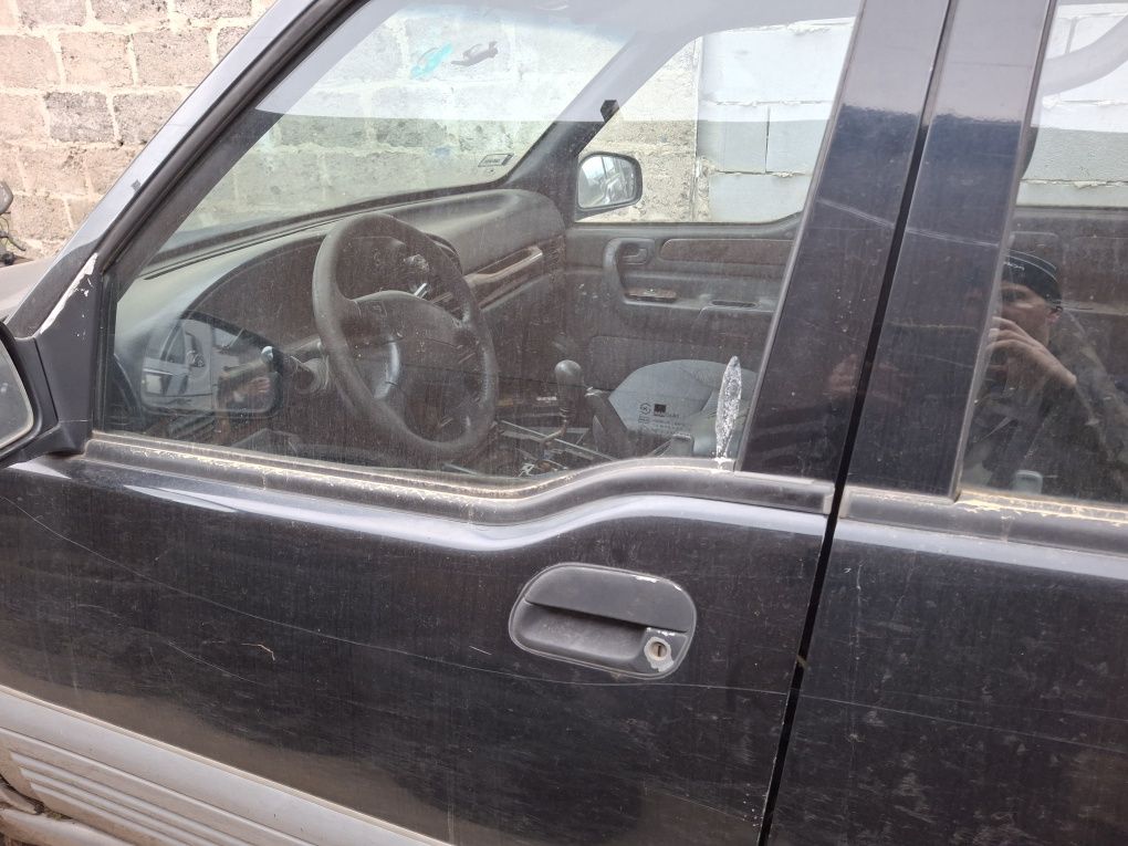 Musso SsangYong dzwi maska czesci wybierak. Itp