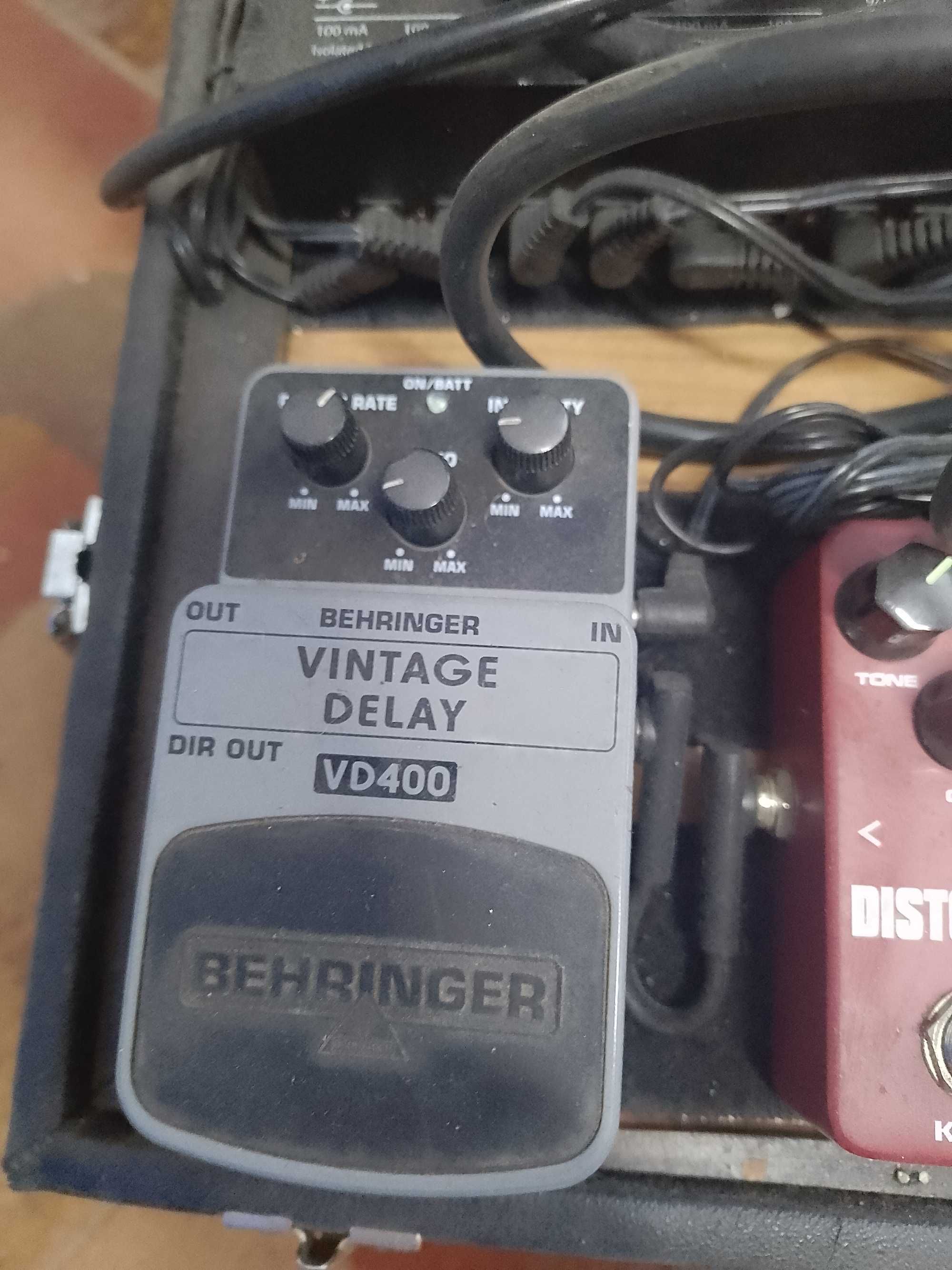 Педаль Behringer Vintage Delay 400