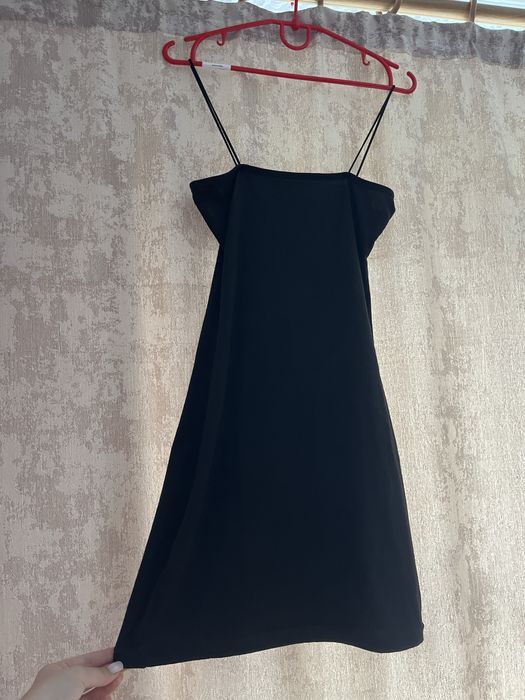 Сукня міні чорна на лямках