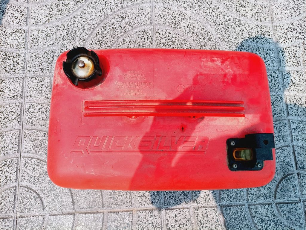 Vendo deposito combustível 25L Quiksilver para barco com muito pouco u