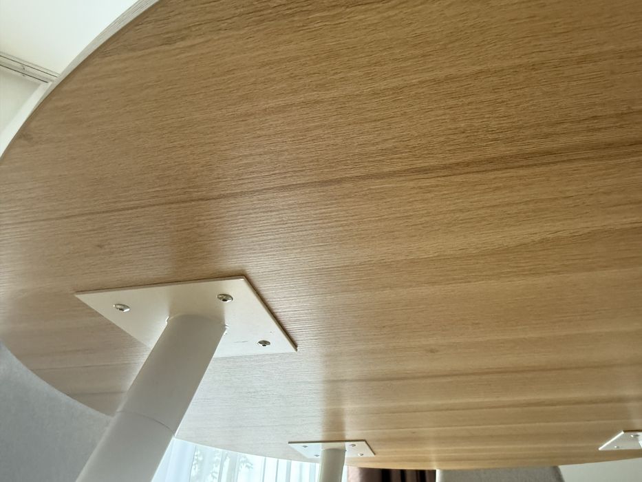 Stoł z krzesłami z drewna vox