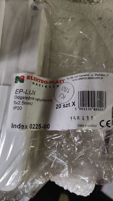 Puszka natynkowe z wkładem 5x 2.5mm2 90x80x 25mm IP20 biały 0225-00