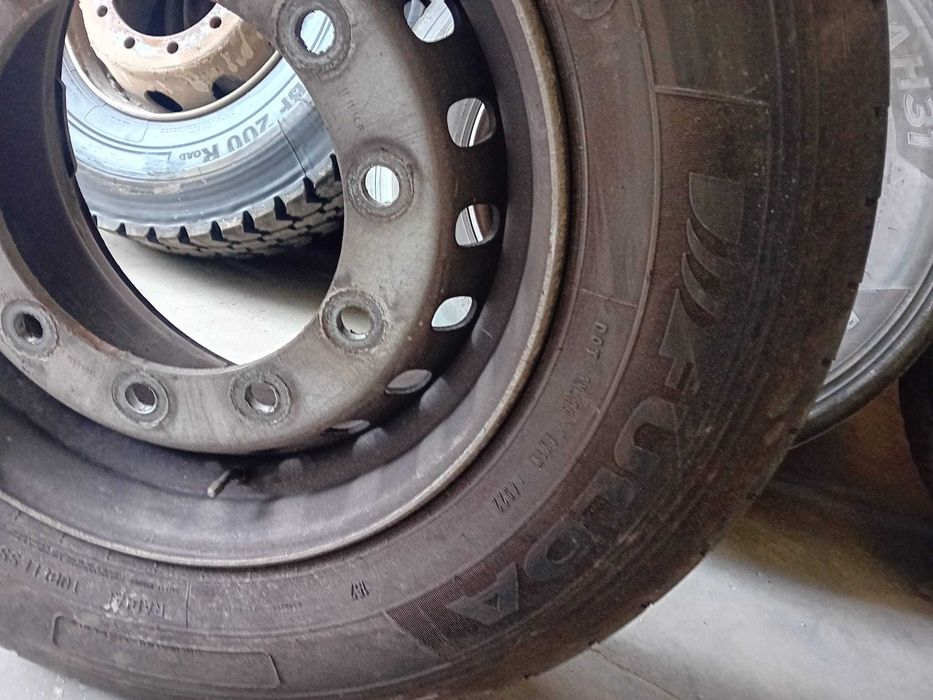 2 Pneus 385/55/R22.5, de direção usados