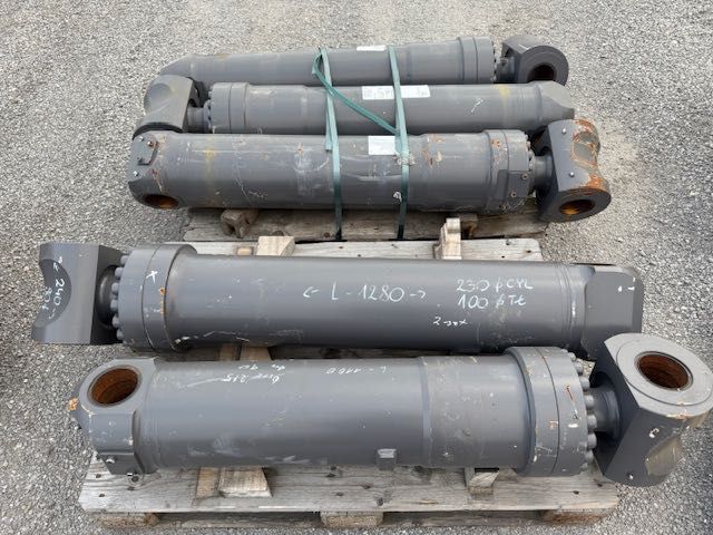 Siłownik hydrauliczny nowy L-1080 średnica 200 mm