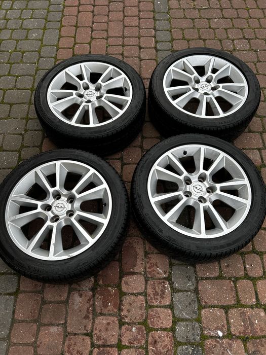 Koła zimowe alofelgi 225/45/17 BARUMY Opel