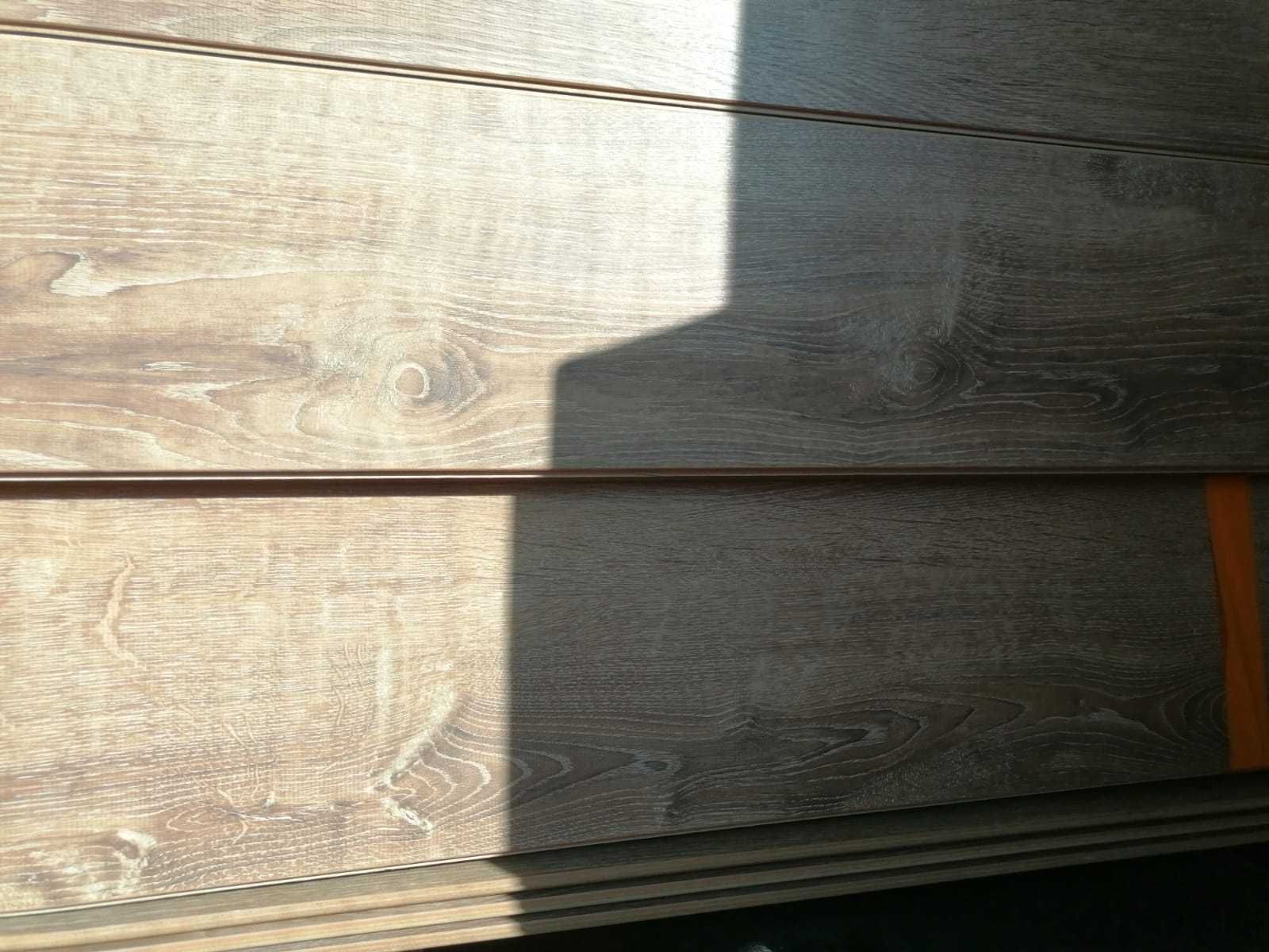 Panele podłogowe laminowane. Nie jodełka.