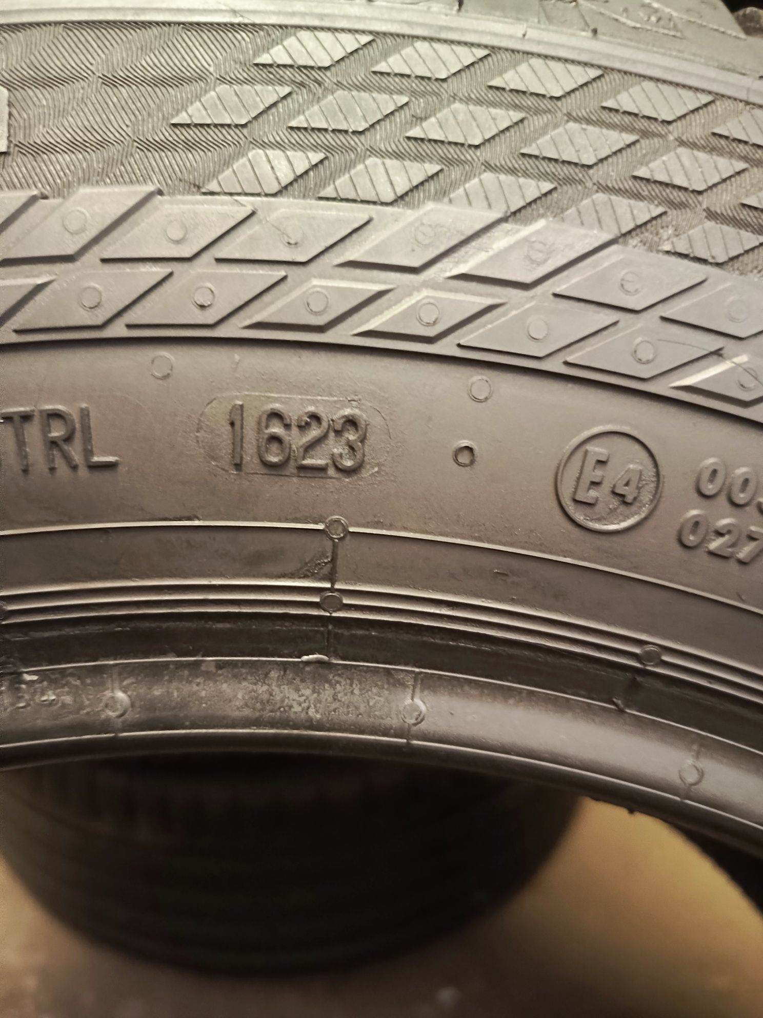 Sprzedam bardzo ładne opony Continental 215/65 r16C