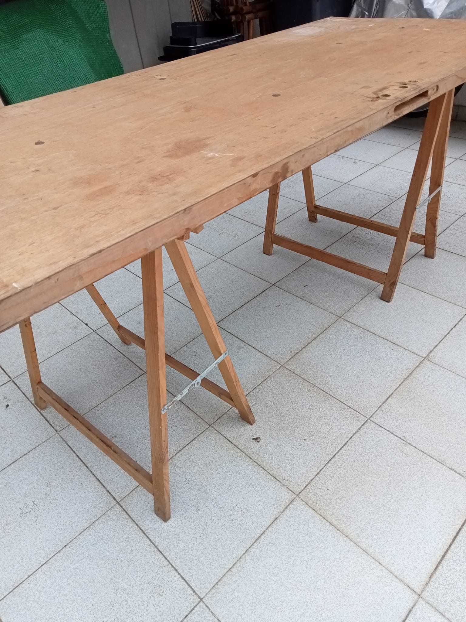 par de cavaletes e tampo mesa trabalho