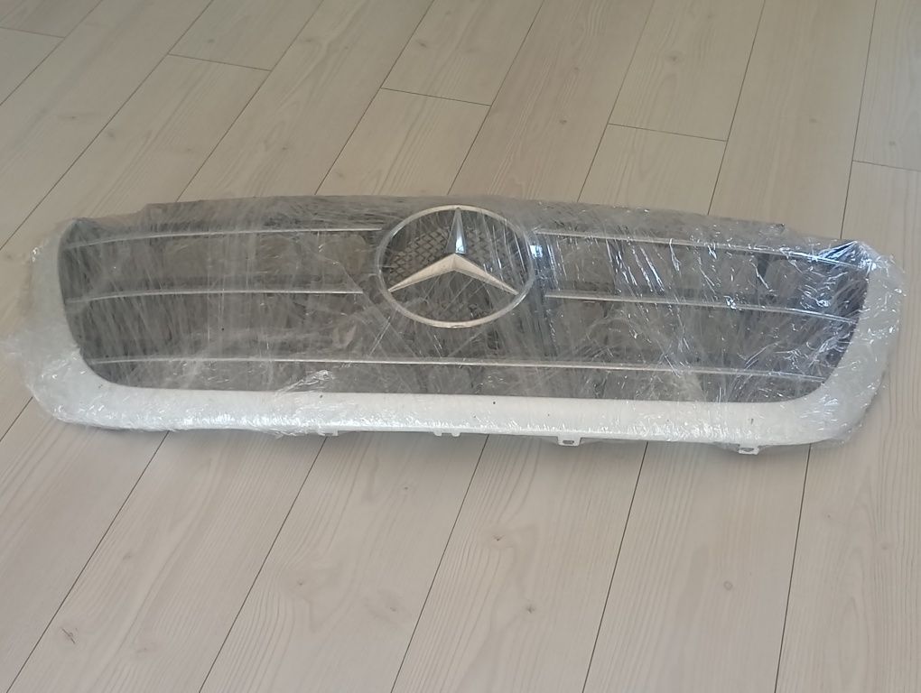 Mercedes Sprinter 907 atrapa grill