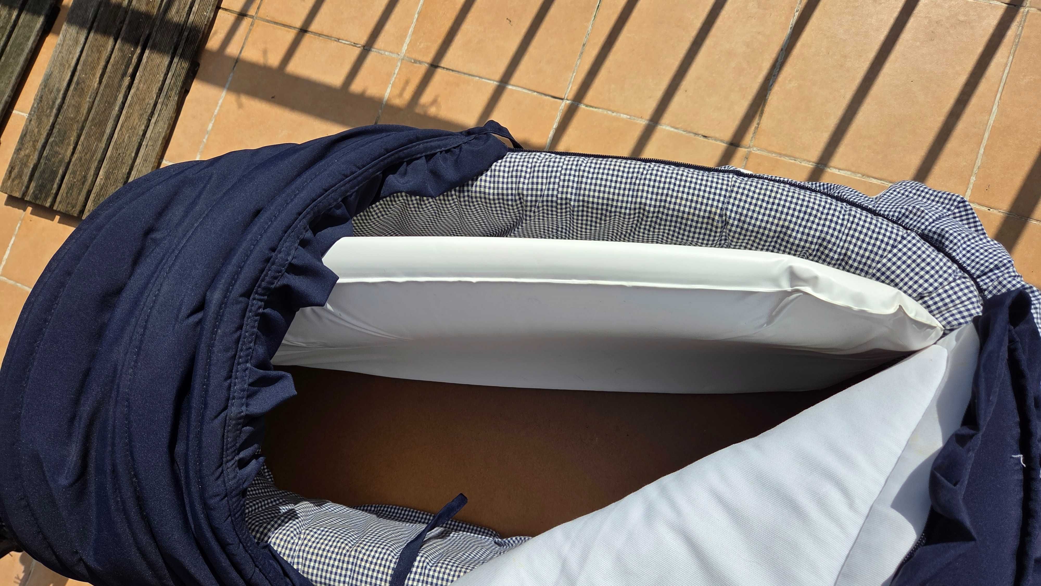 Alcofa com suporte para bebé