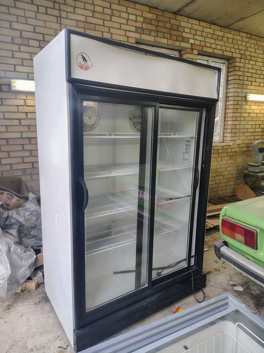 Холодильна вітрина шкаф