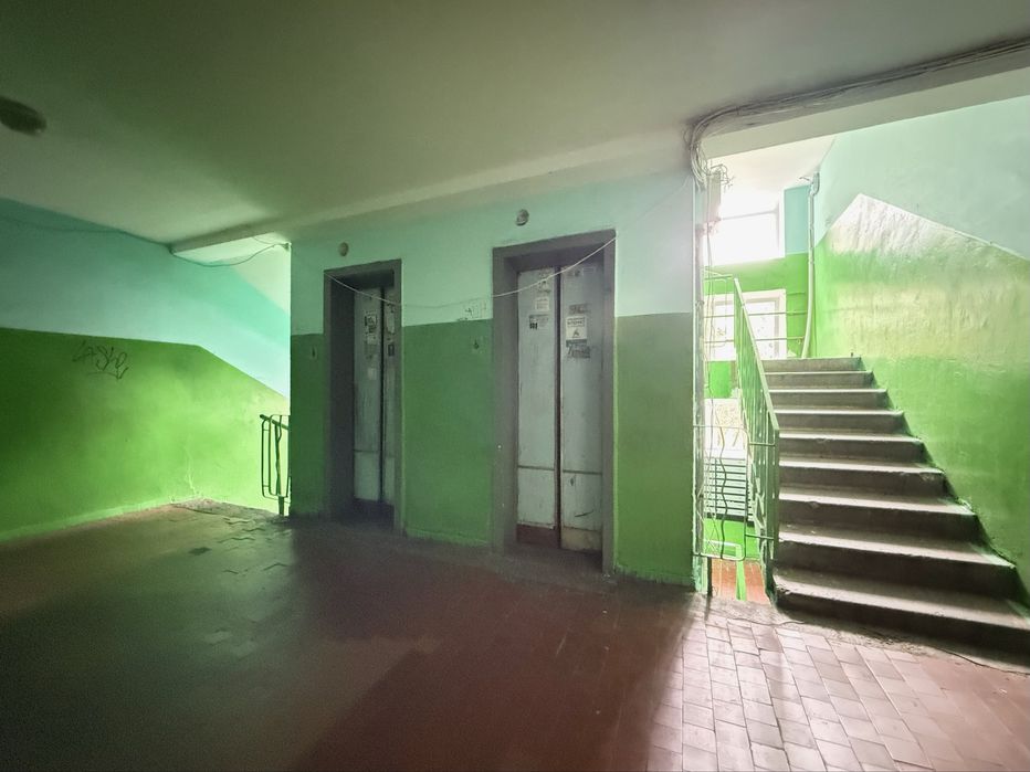 Продаж 1 кім квартири Лісний,Поповича Космонавта,18