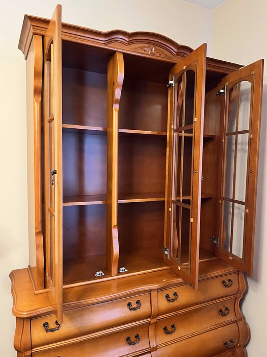 Komplet stylowych mebli z litego drewna – wyjątkowa okazja!