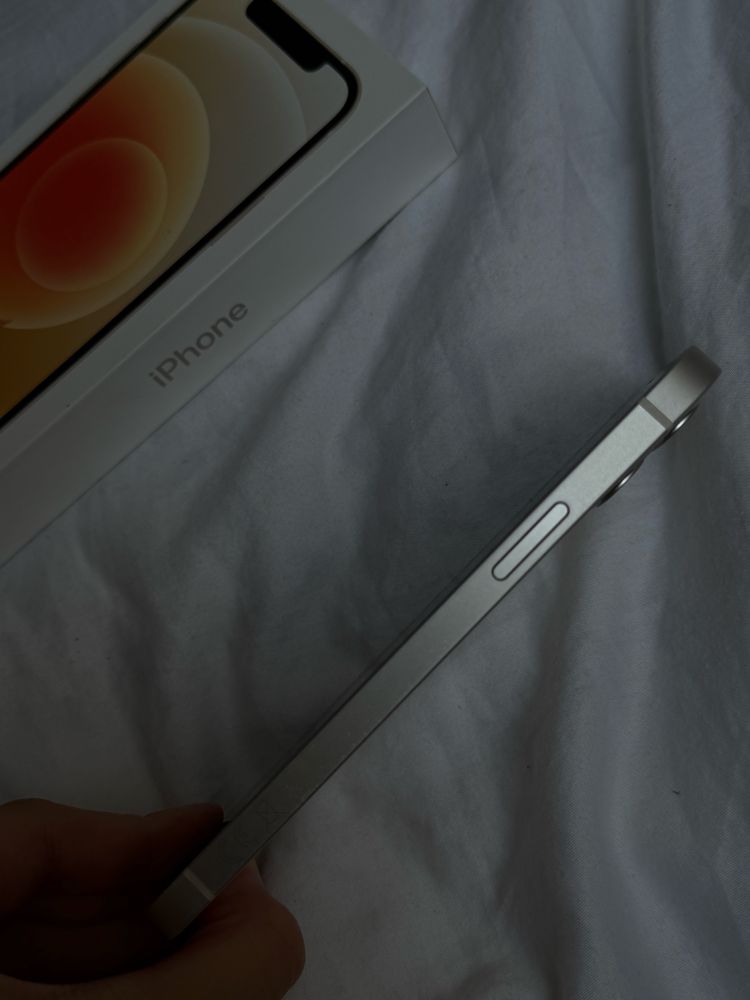 iPhone 12 128GB kolor biały
