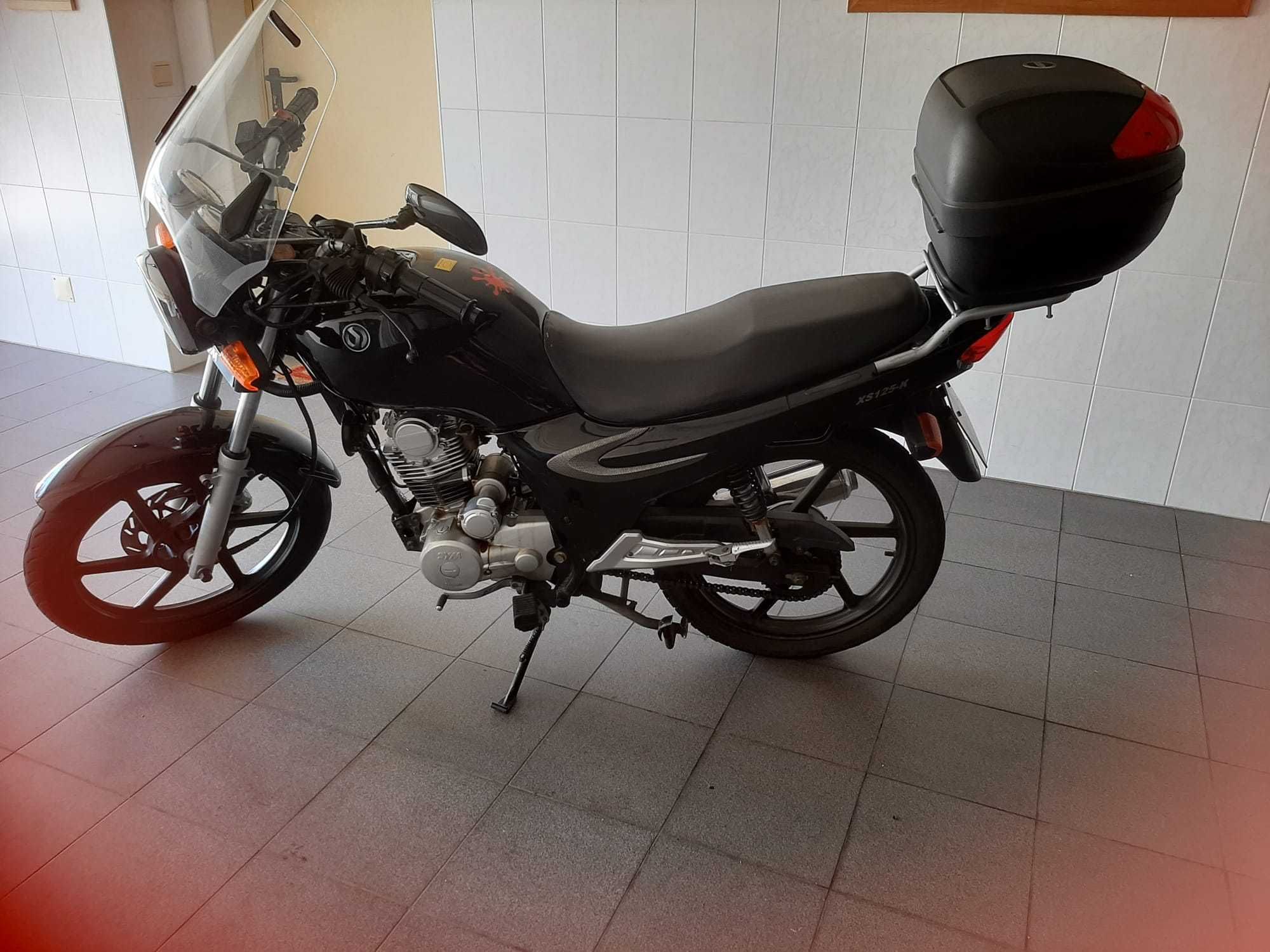 mota 125 Sym em bom estado com  pouco kms