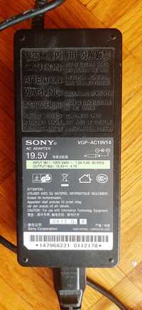 Sprzedam zasilacz do laptopa Sony 19.5 V. Wtyczka sieciowa "angielska"