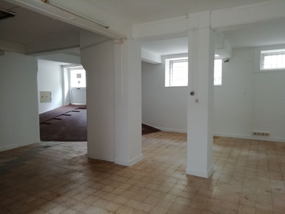 Loja centro de Rio de Mouro 170m2