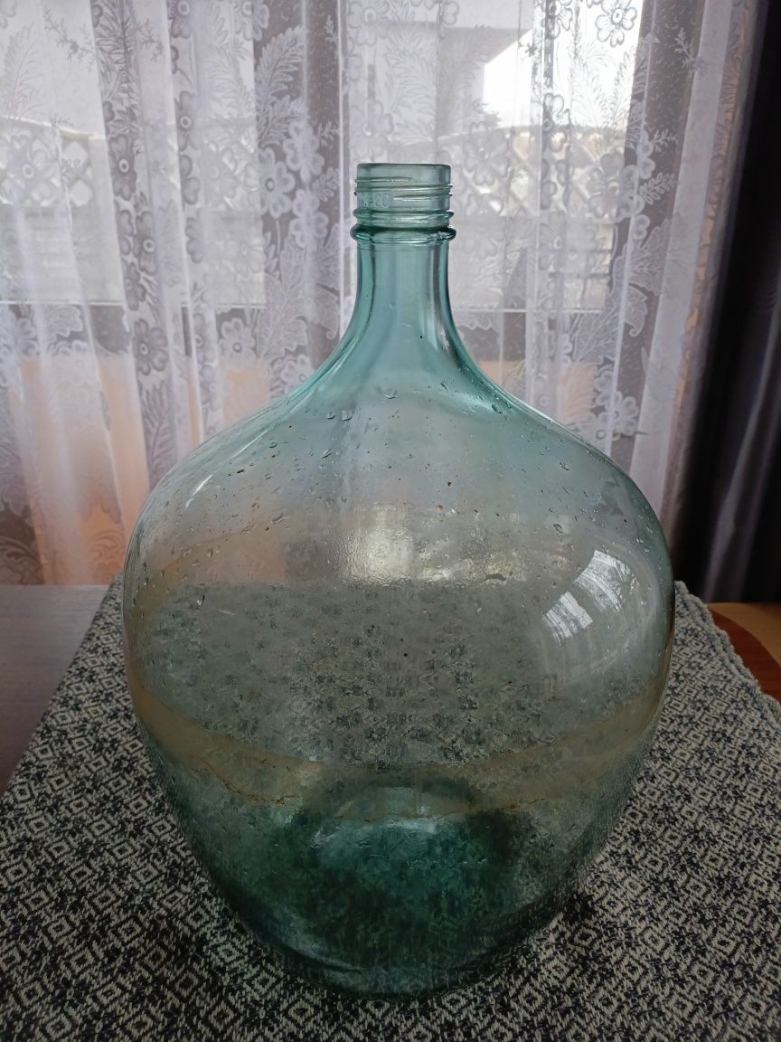 Balon na wino z koszem