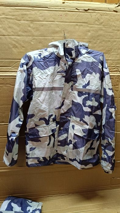 Kamuflażowa kurtka przeciwdeszczowa i spodnie rozm.L