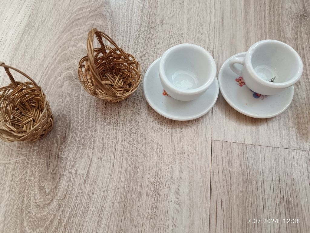 Zestaw filiżanek porcelany dla lalek, koszyki 2, dzbanek cukiernica