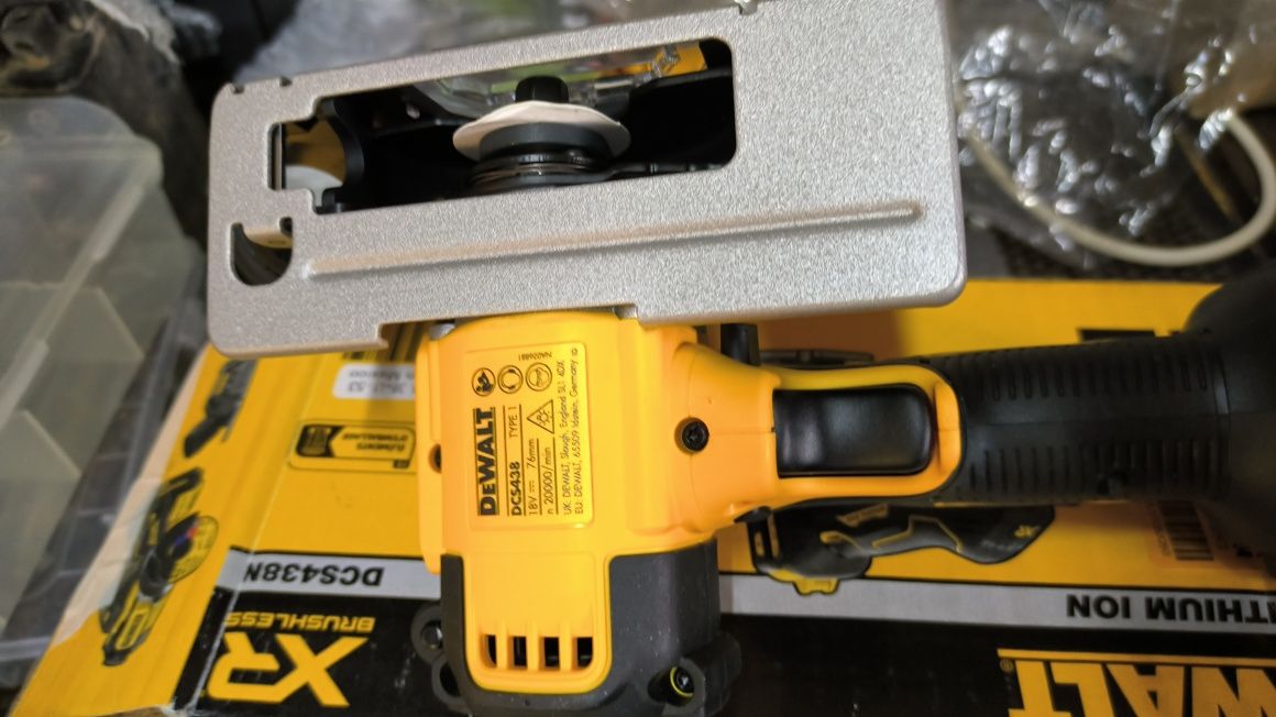 Piła tarczowa DeWalt DCS 438N