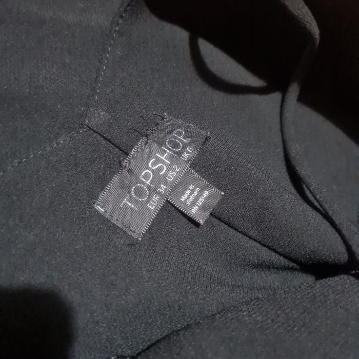 Top shop sukienka mała czarna na ramiączkach przeplatanych na plecach